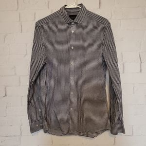 H&M men's gingham button down shirt. small
